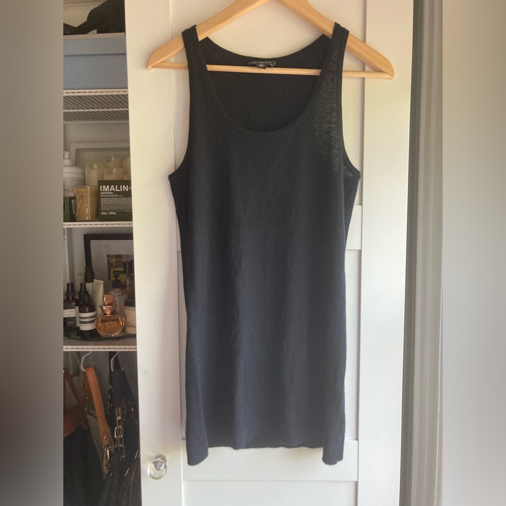 Saks Fifth Avenue Ladies black cashmere sleeveless tank top